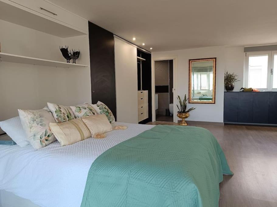 Apartment Spacious By The *
