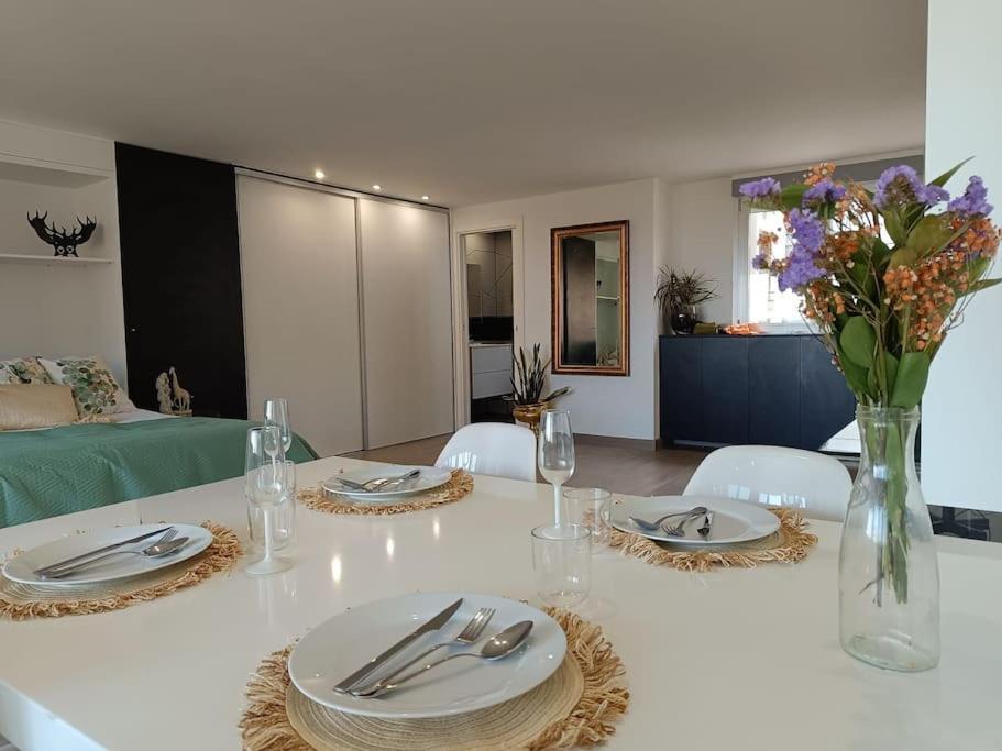 Apartment Spacious By The *